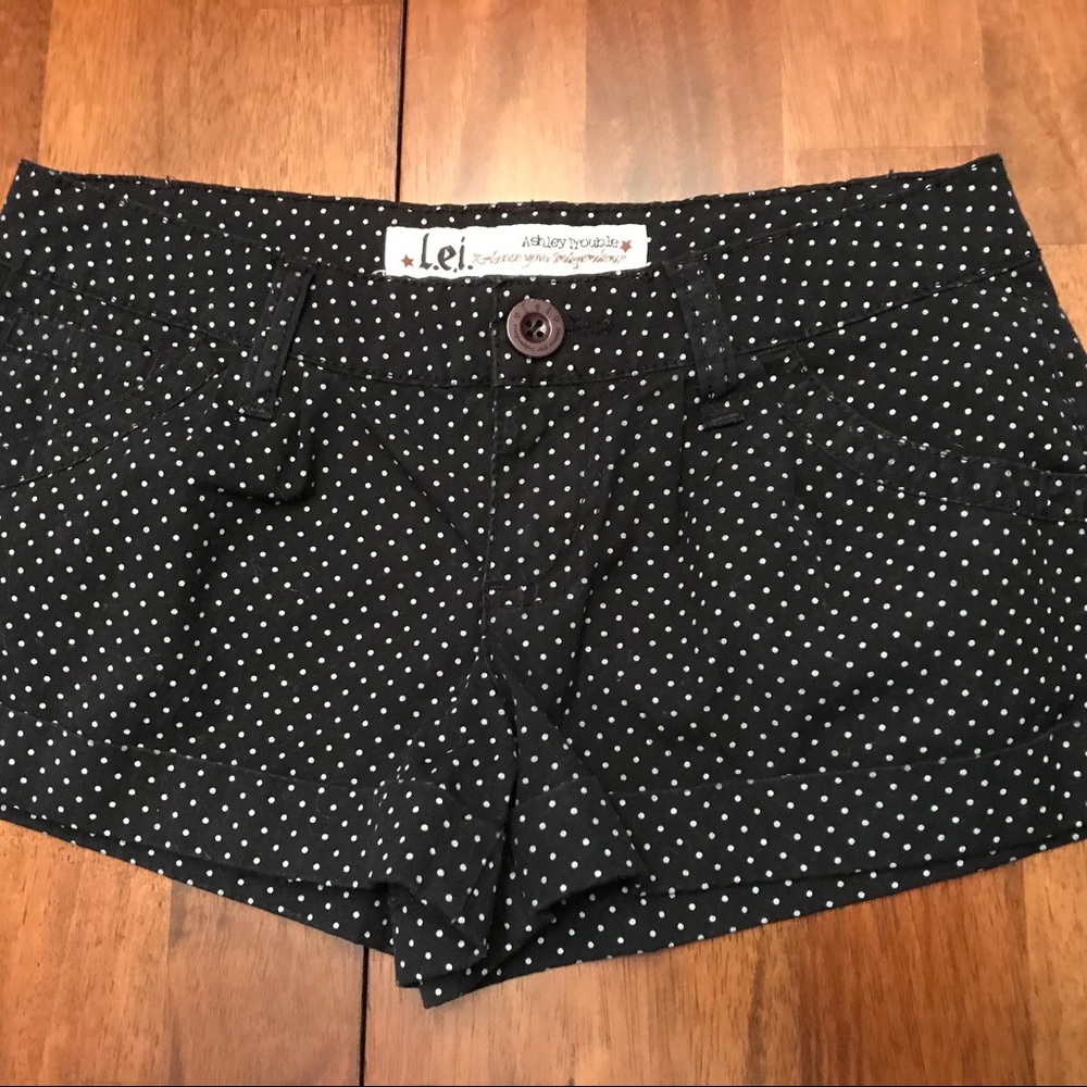 Black with White Polka Dots Pleated Shorts - Picture 2 of 6